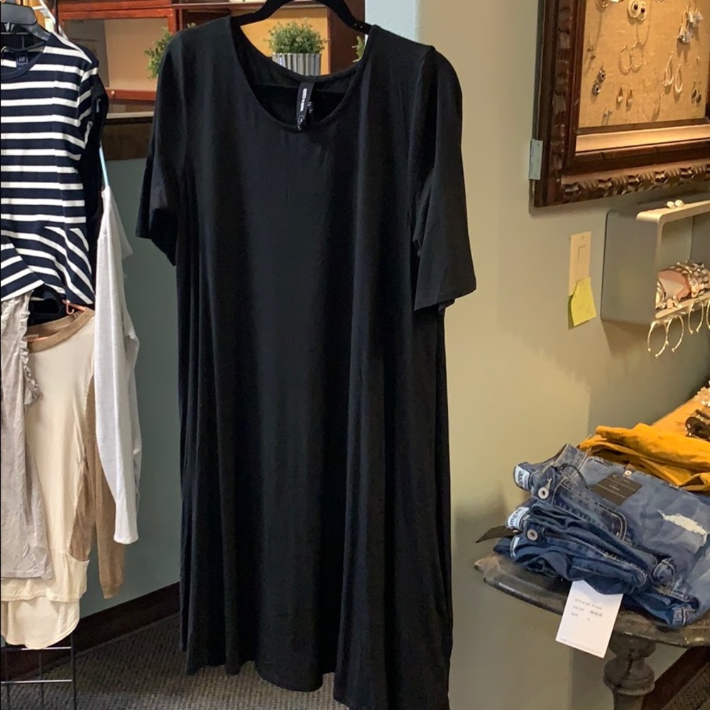 Agnes & Dora Black Swing Tunic with Cap Sleeves